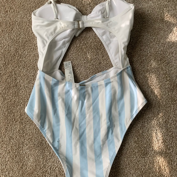HOLLISTER women’s one piece sexy cut out - Picture 3 of 3
